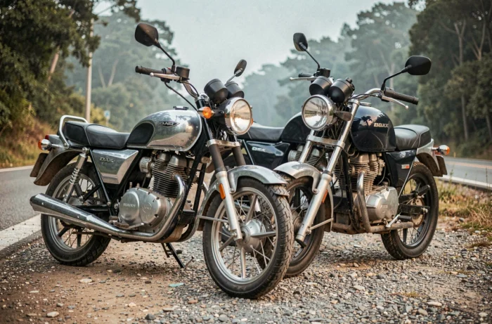 Comparatif de deux moteurs Dax 125cc côte à côte en extérieur